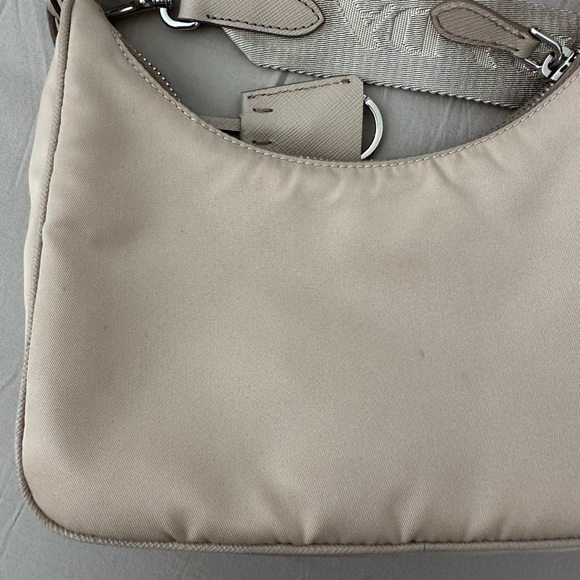 Authentic Prada Nylon Re-Edition 2005. Great condition - Picture 4 of 9
